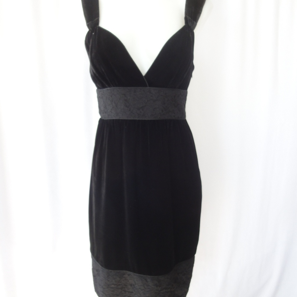 To The Max black Velvet DRESS  lace trim size 4